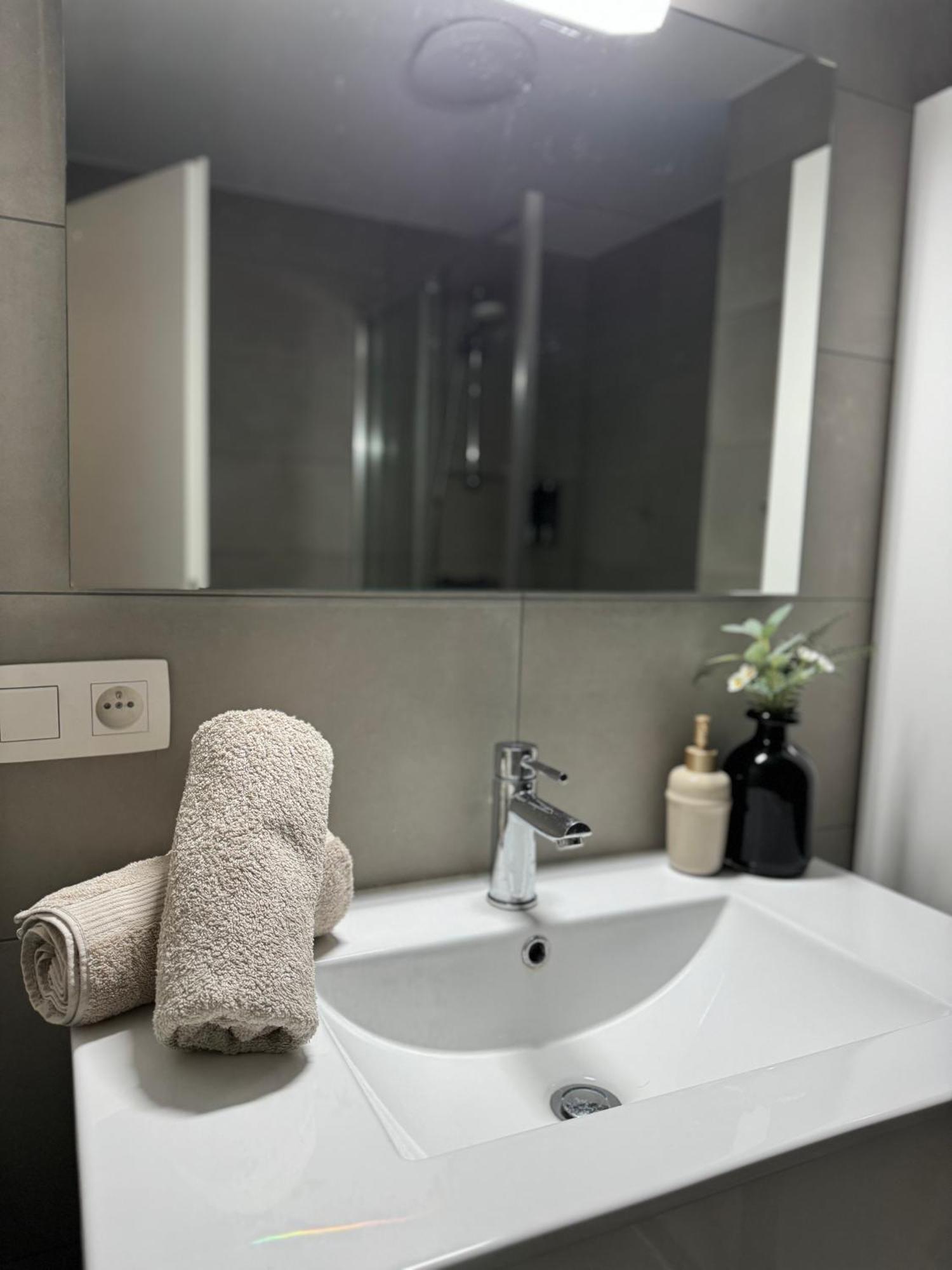 Liege Luxe & Jacuzzi Sous Les Etoiles Apartment Saint-Nicolas  Exterior photo
